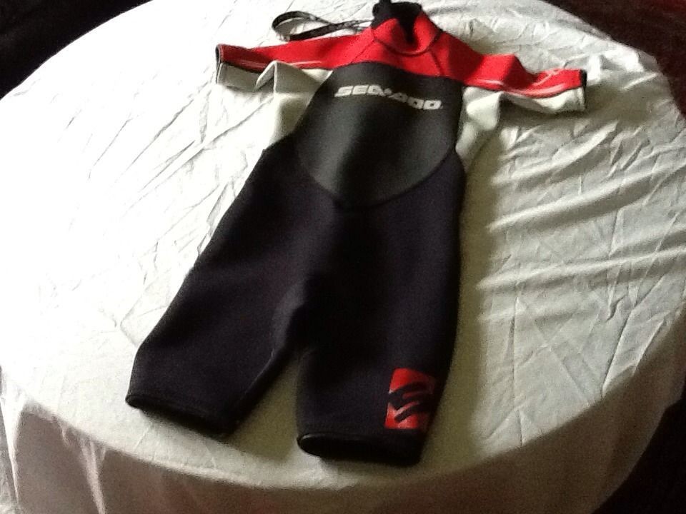 SEA DOO RED BLACK WETSUIT USA, kids SIZE 12, KAYAK SURF SCUBA DIVE.