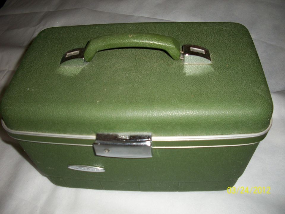 vtg  forcast train case make up case green w