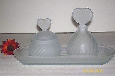 VINTAGE 3 PIECE W/LIDS FROSTED GLASS VANITY SET PERFUME BOTTLE 