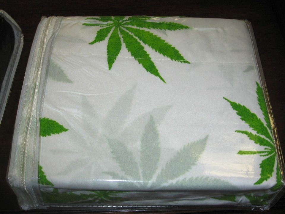 NEW TWIN REGAL COMFORT 3 PC MARIJUANA LEAF WHITE BED SHEET SET