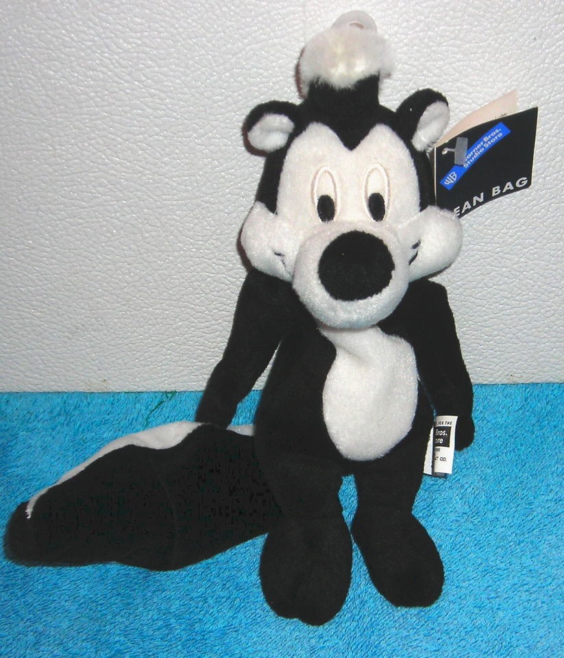 WARNER BROTHERS STUDIO STORE PEPE LE PEW SKUNK 9 PLUSH BEAN BAG TOY