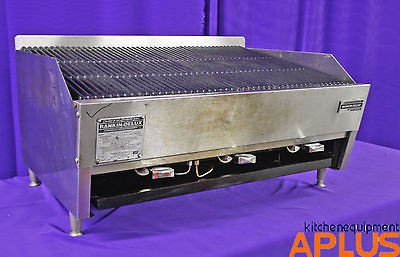 Rankin Delux Charbroiler Grill Lava Rock Gas 32 Model 3223 C