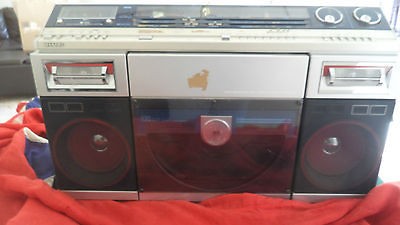 SHARP VZ 2000 boombox   radio, casette, lp & 45rpm records player