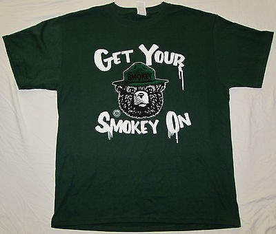 MEDIUM MENS T SHIRT GET YOUR SMOKEY ON THE BEAR FORREST FIRES PREVENT 