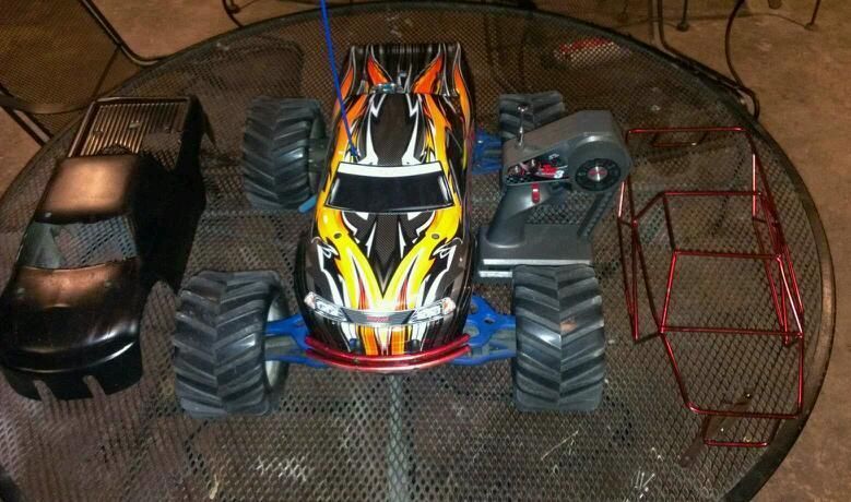 traxxas t maxx tmaxx nitro gas used truck 4x4 monster truck