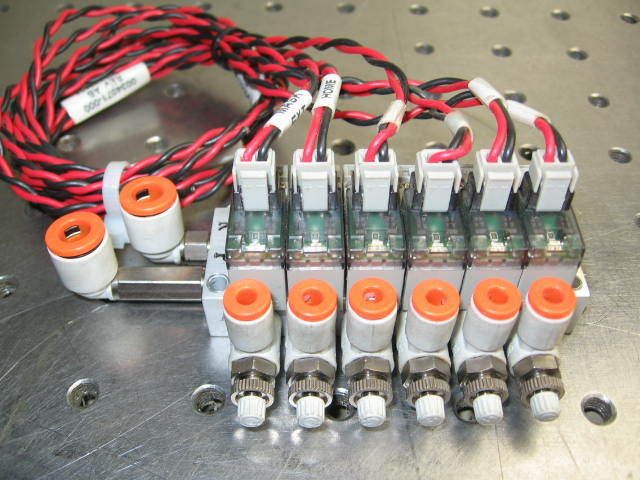 G95328 Lot 6 SMC SY114 6LZ 12Vdc Solenoid Valves 6 Port Manifold