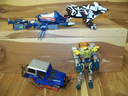 TRANSFORMER TYPE ACTION TOY. UNMARKED. LIGHTWEIGHT PLASTIC 