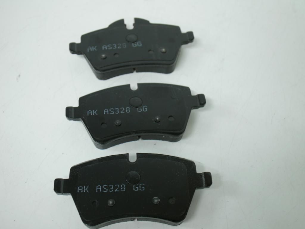 Akebono EUR1204 Euro Ultra Premium Ceramic Brake Pad Set Front