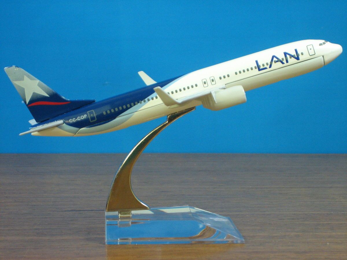 New LAN B737 800 Passenger Airplane Plane Aircraft Diecast Model 