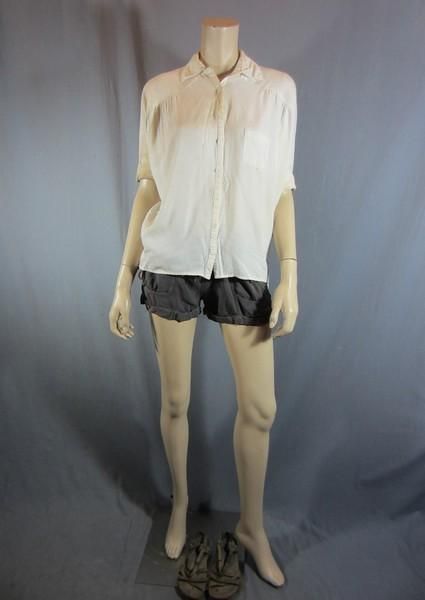 TERRA NOVA SKYE ALLISON MILLER SCREEN WORN SHIRT SHORTS & SANDALS EP 