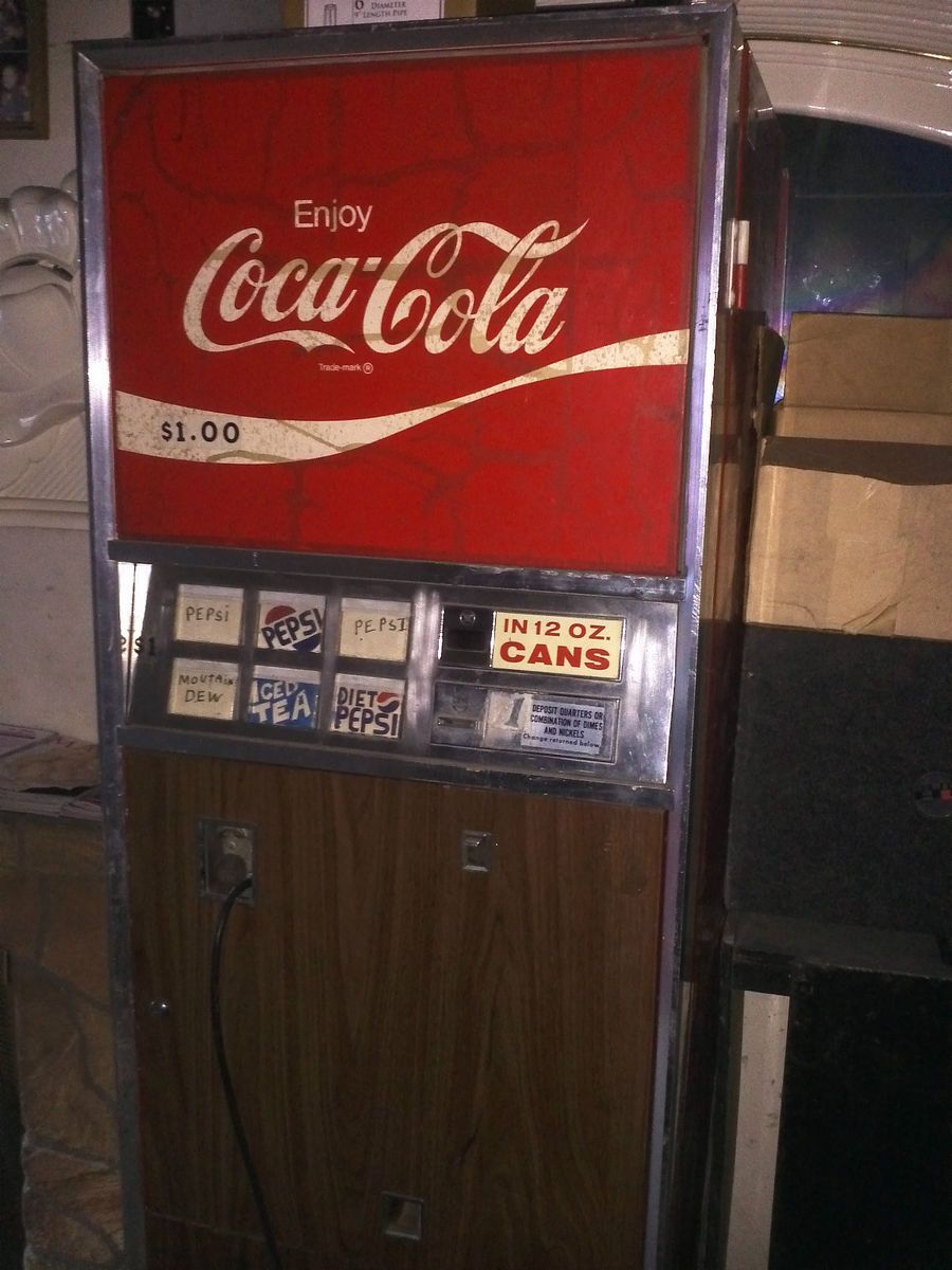 1970s VINTAGE COKE MACHINE