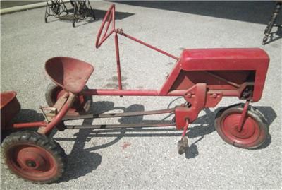 ANTIQUE INLAND TRACTALL CHAIN DRIVEN PEDAL TRACTOR CAR RED w/ WAGON 