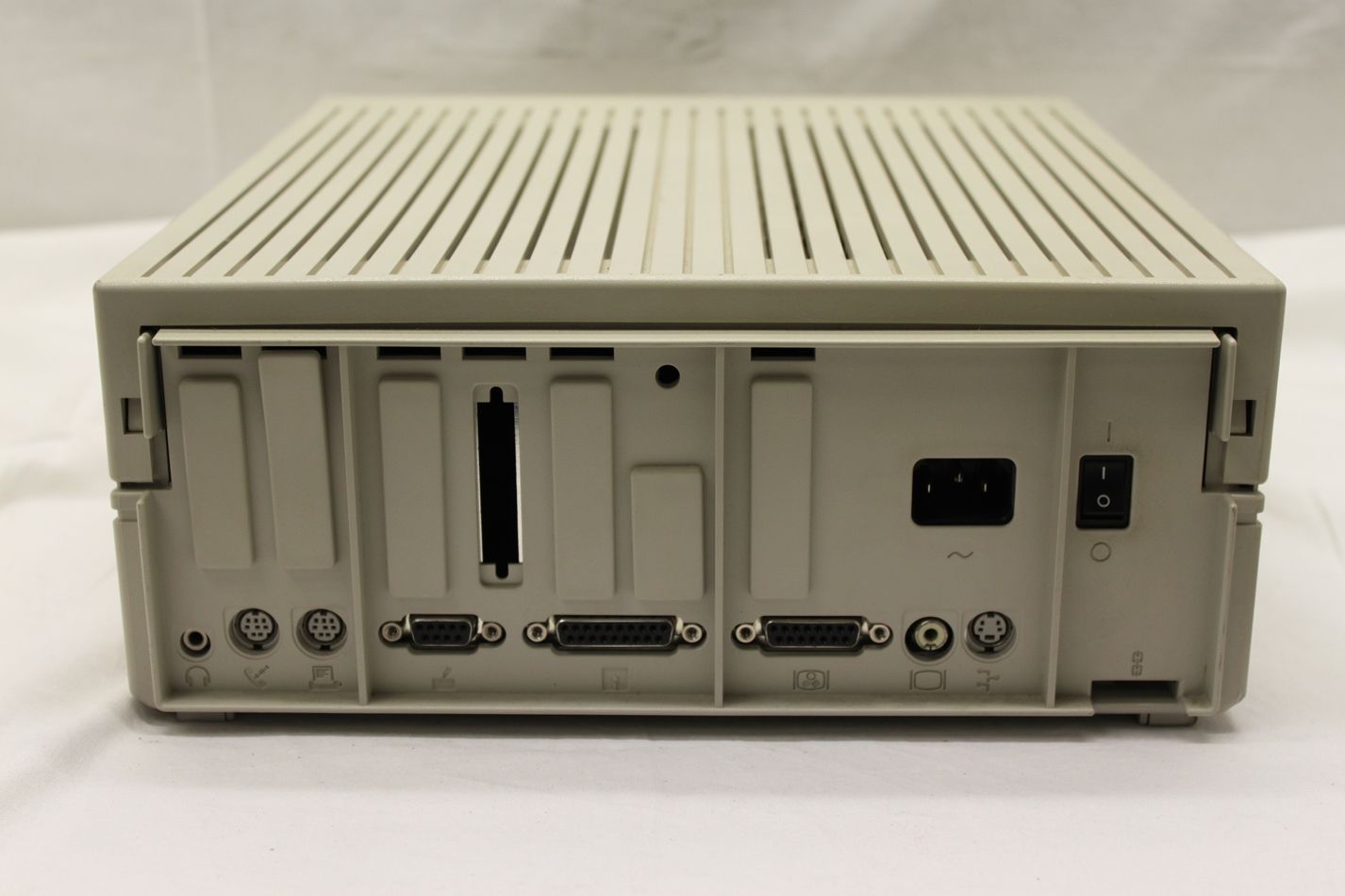 Vintage APPLE II GS Desktop Computer A2S6000 & Keyboard A9M0330 Good 