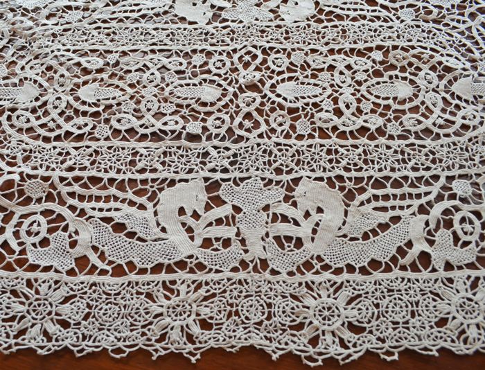 Antique Needlelace Runner and 12 Placemats Dragons C93