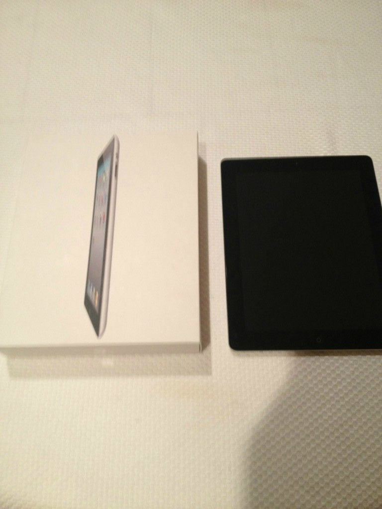 Apple iPad 2 16GB Wi Fi 3G Verizon 9 7in Black MC755LL A