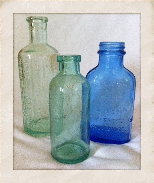   ANTIQUE MEDICINE APOTHECARY BOTTLES COBALT ATWOODS JAUNDICE BITTERS