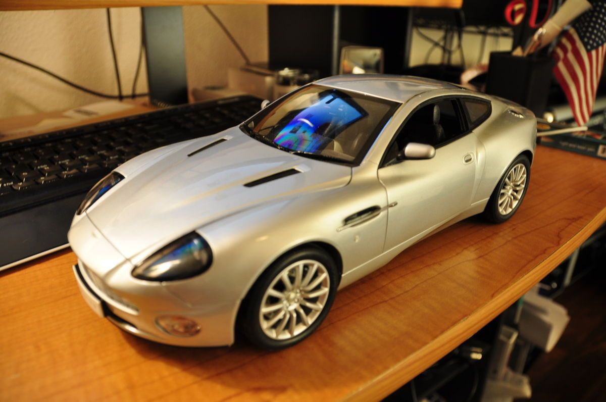 Kyosho 1 12 Aston Martin V12 Vanquish