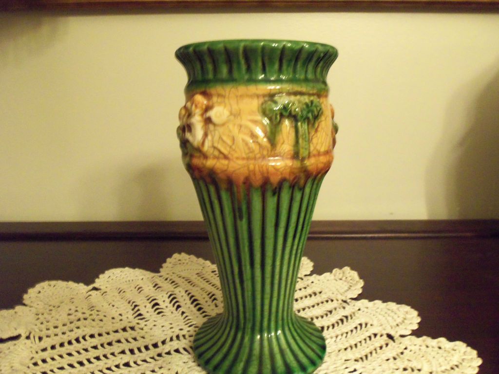 VINTAGE MAJOLICA VASE   GREEN & GOLD WITH ANGELS   CHERUBS   ANTIQUE 