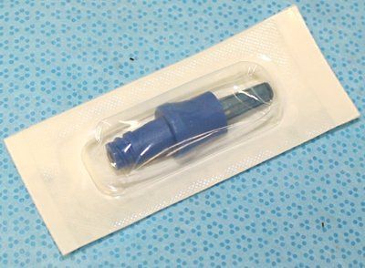 ICU Medical~(100) CLAVE NeedleFree IV Connectors~201​6 05~C1000