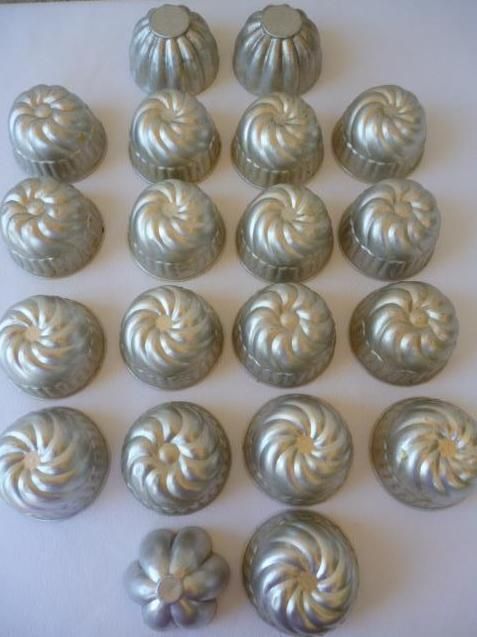 20 Vintage Mini Aluminum MOLDS Tin Metal Fluted Jell O Type Baking 