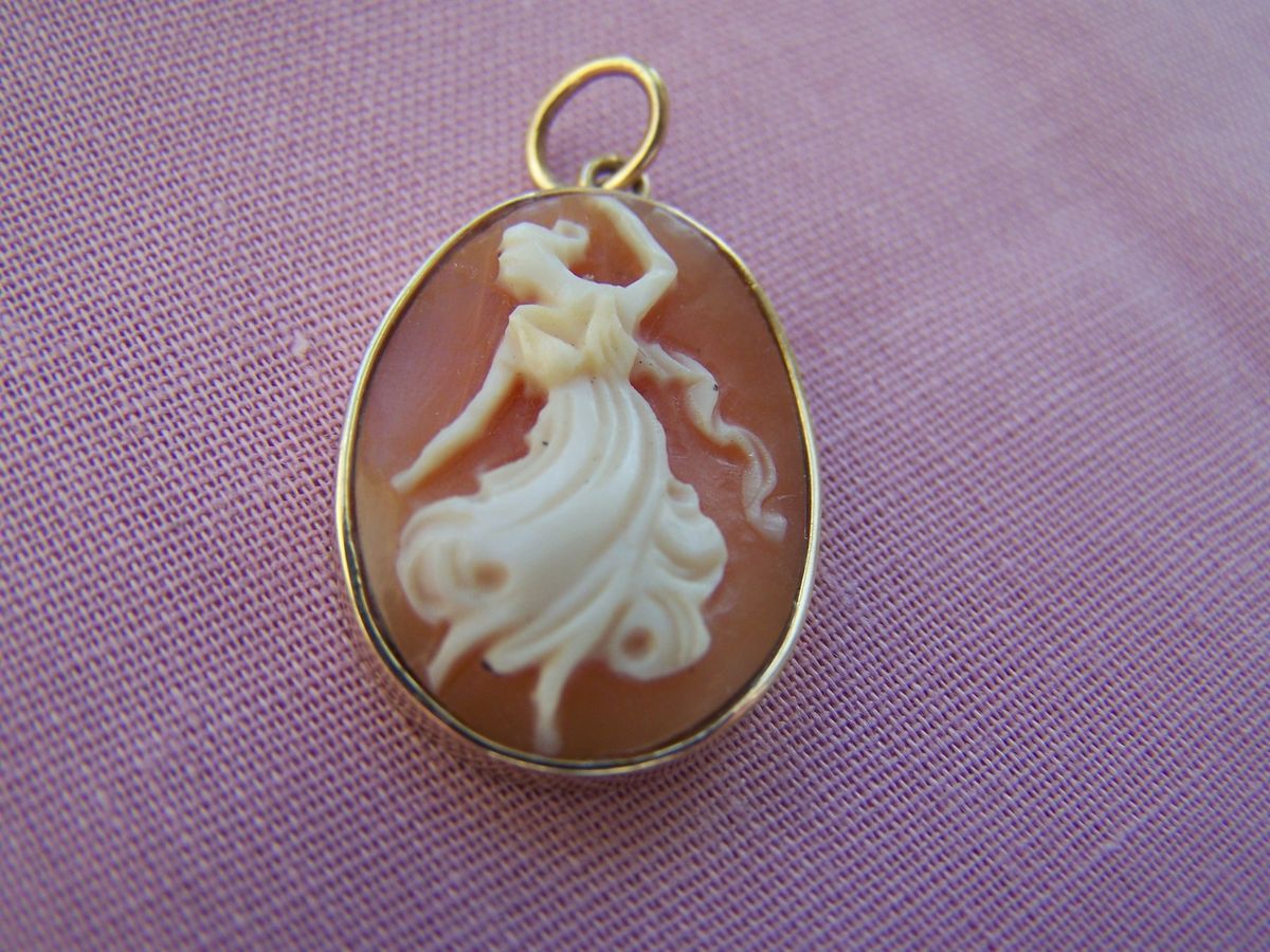 Vintage Italian Shell Cameo 14k Yellow Gold Dancing Girl