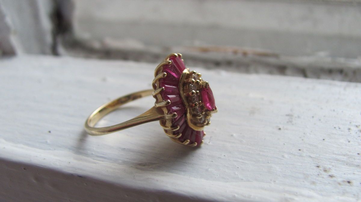 Vintage ruby/diamond ballerina ring 14 k yellow gold, size 5