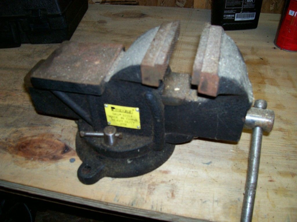 bench vise Pittsburg 4 inch jaws 3 3 4 inch capacity swivel base