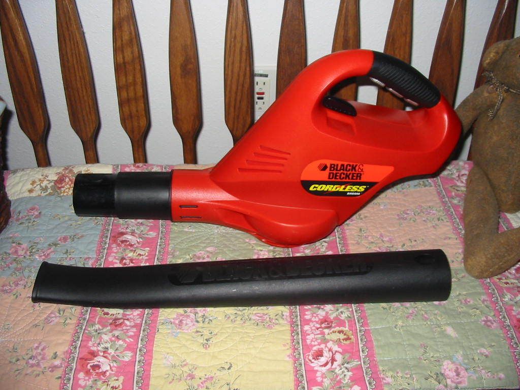 Black & And Decker 18 V 18 VOLT Cordless Hard Surface Blower Leaf 