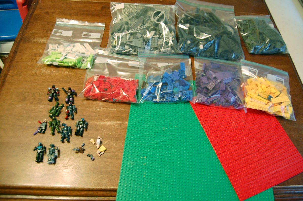 Lot of Mega Bloks Blocks Bricks Halo Wars 7 minifigures sorted by 