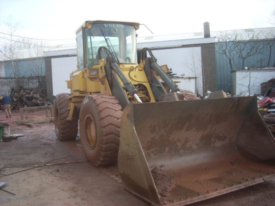 Volvo L90B Wheeled Loader