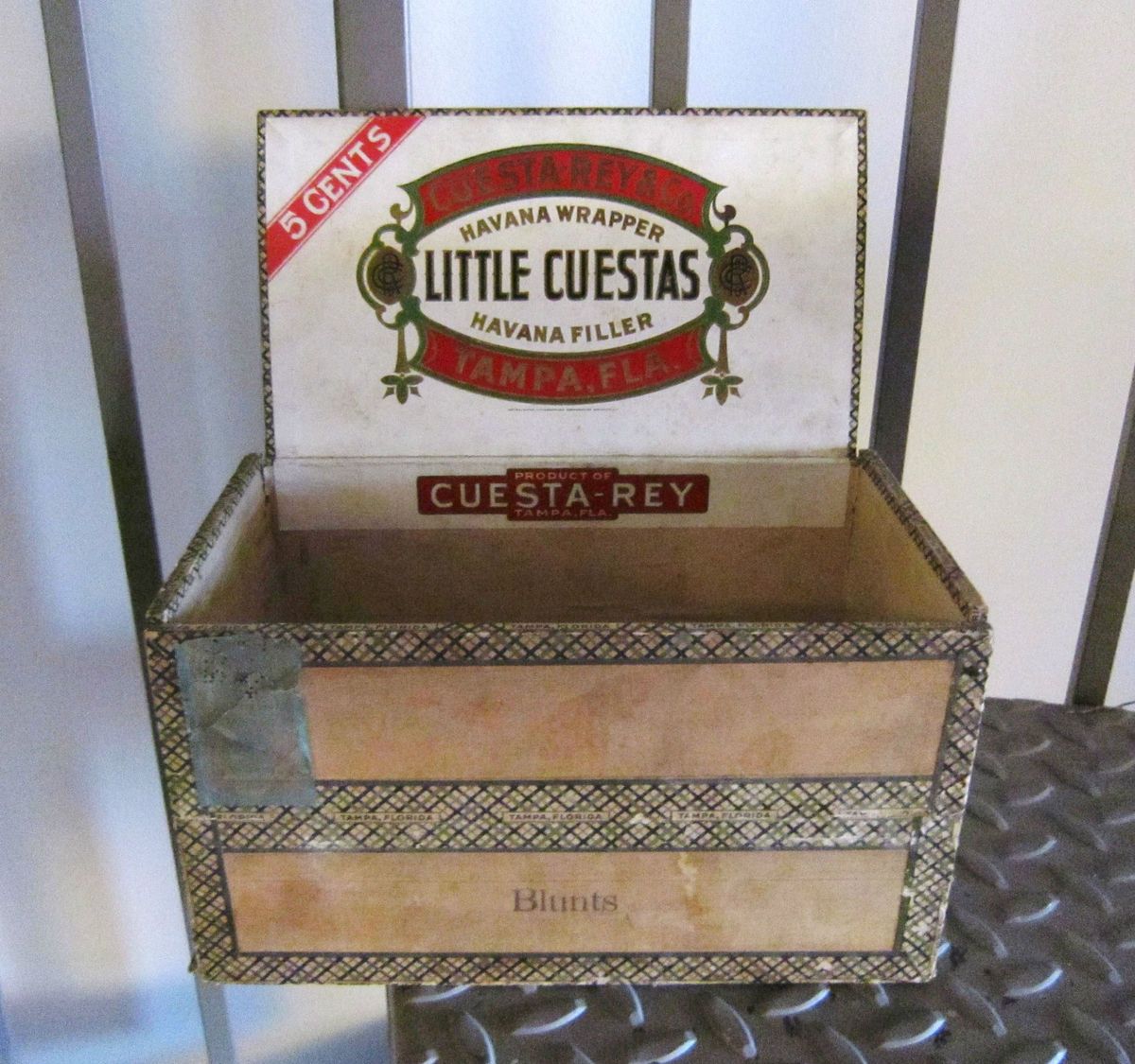   Cuestras Tampa Rey Co Havana Cuba Wood Cigar Box of 100 BLUNTS