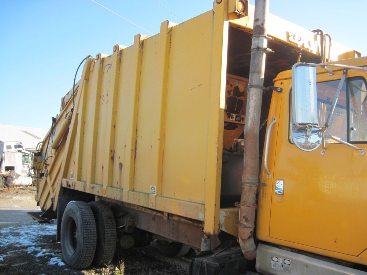  1995 Leach Garbage Packer Body Model 2RII