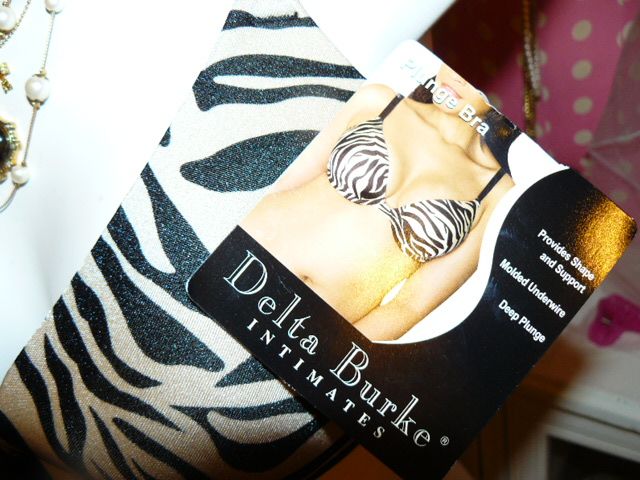 Delta Burke Glamour Chic Black Tan Zebra Lush Sexy Contoured Plunge 