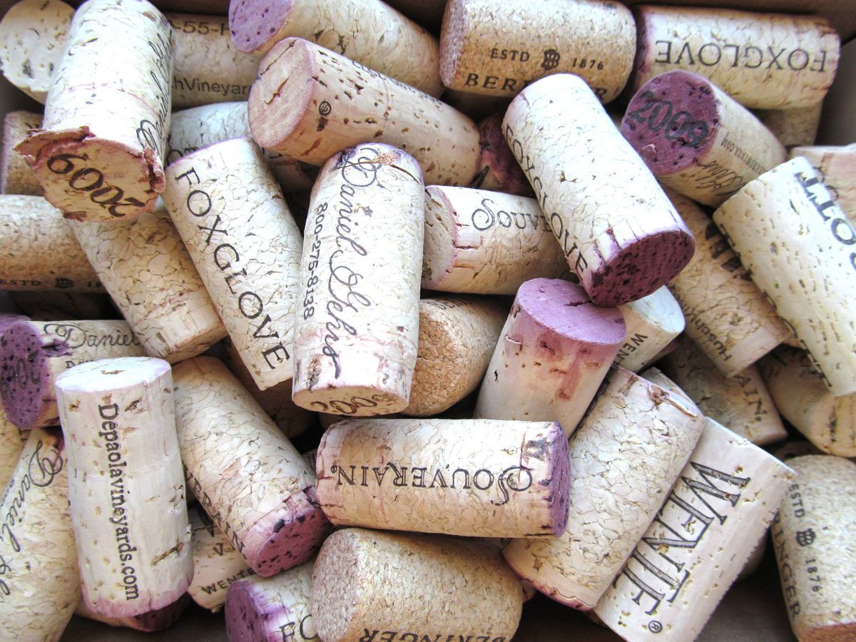 OVER 200 USED CALIFORNIA WINE CORKS   Hobby Arts Crafts Bobbers Card 