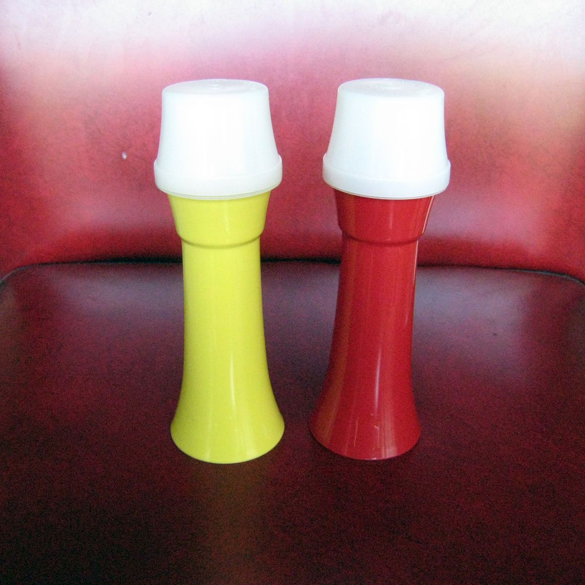  Condiment Picnic Set KETCHUP and MUSTARD Dispenser Retro 70s