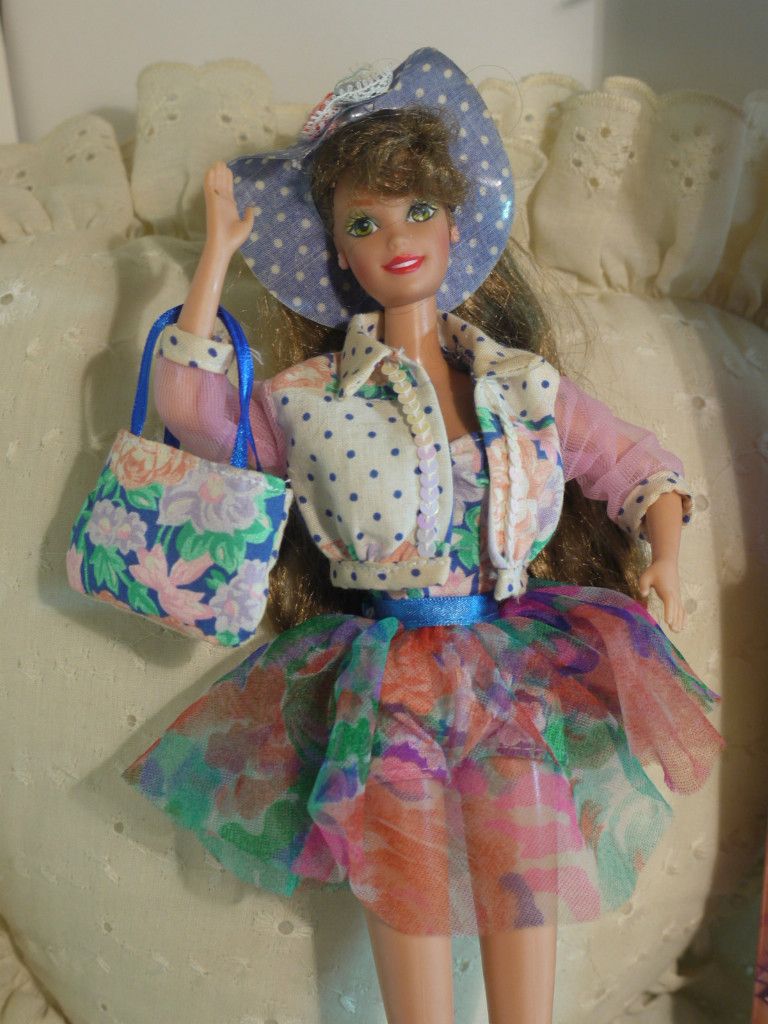 Rare 1991 TEEN TALK BARBIE WHO SAYS, Math class is tough