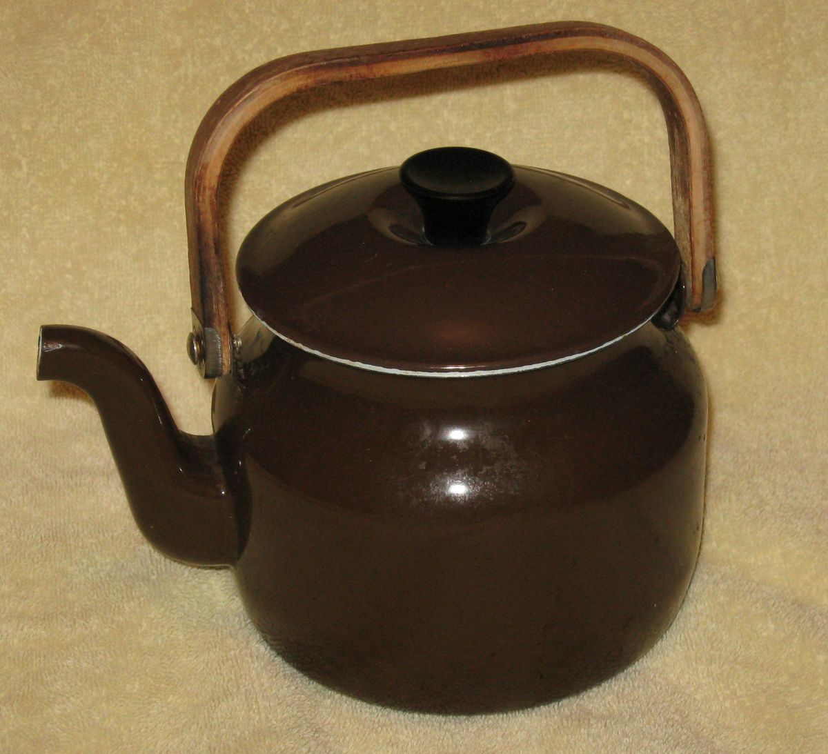 Le Creuset tea pot kettle with hinged wooden handle   brown enamel on