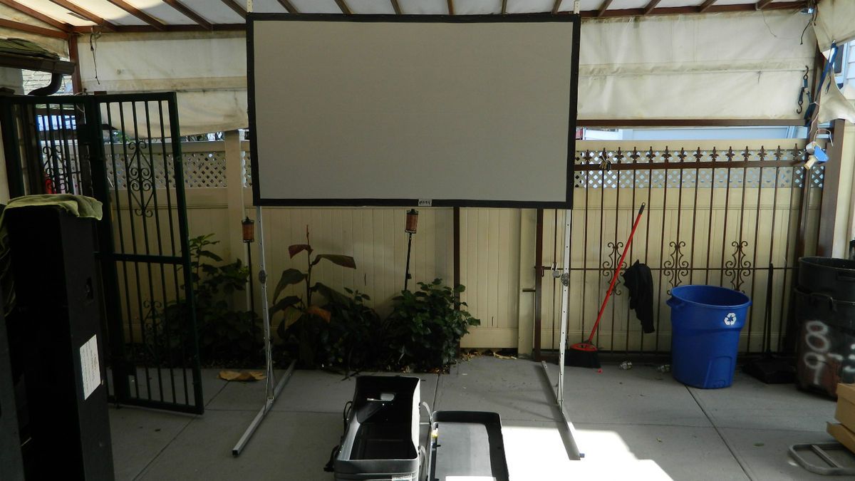 Da Lite Fast 49x84 Projector Screen with Case