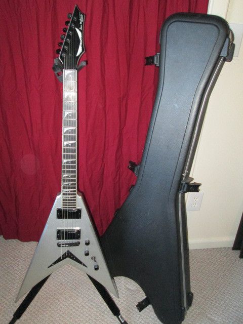 Dave Mustaine Dean VMNT with SKB Case and Straplocks