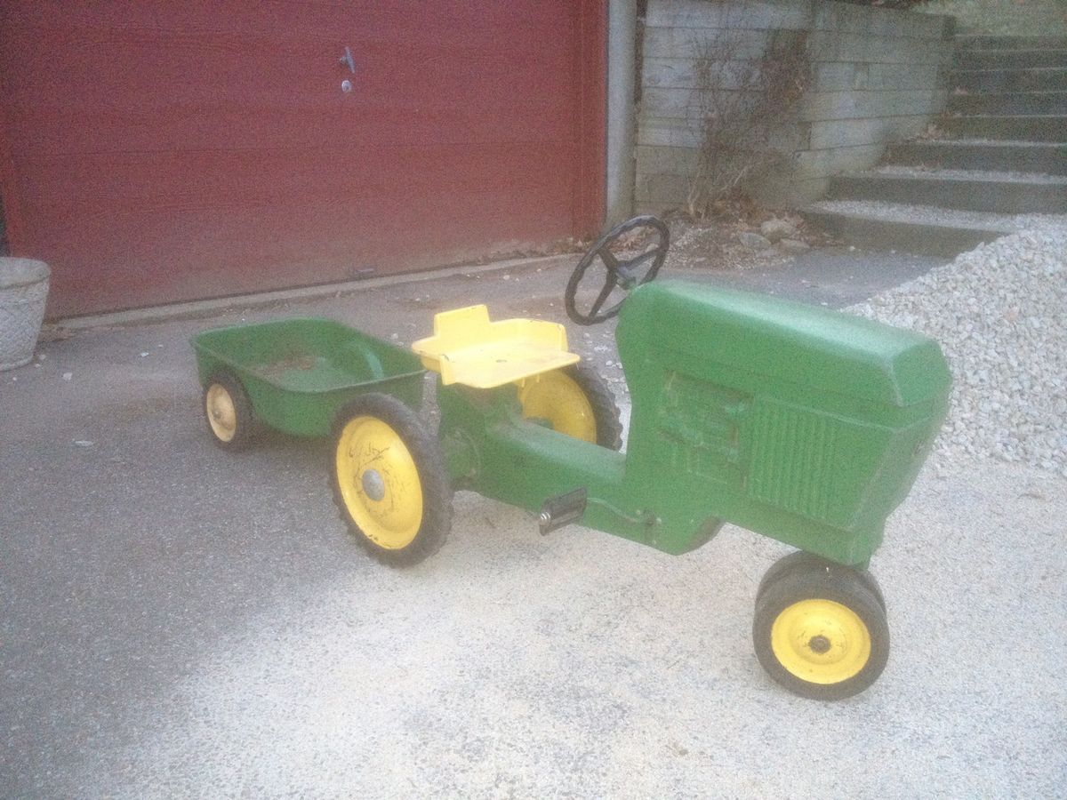 John Deere Pedal Tractor Model 520