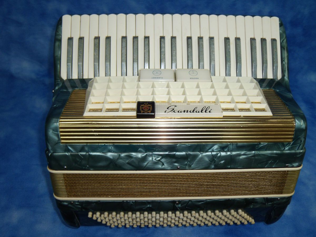 SCANDALLI ACCORDION ACCORDIAN 41 TREBLE KEYS 120 BASS 