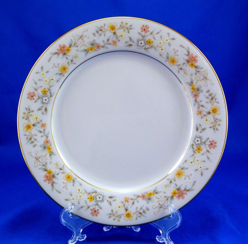 Noritake DELEVAN #2580 Salad Plate 8.25” Blue Yellow White Flowers