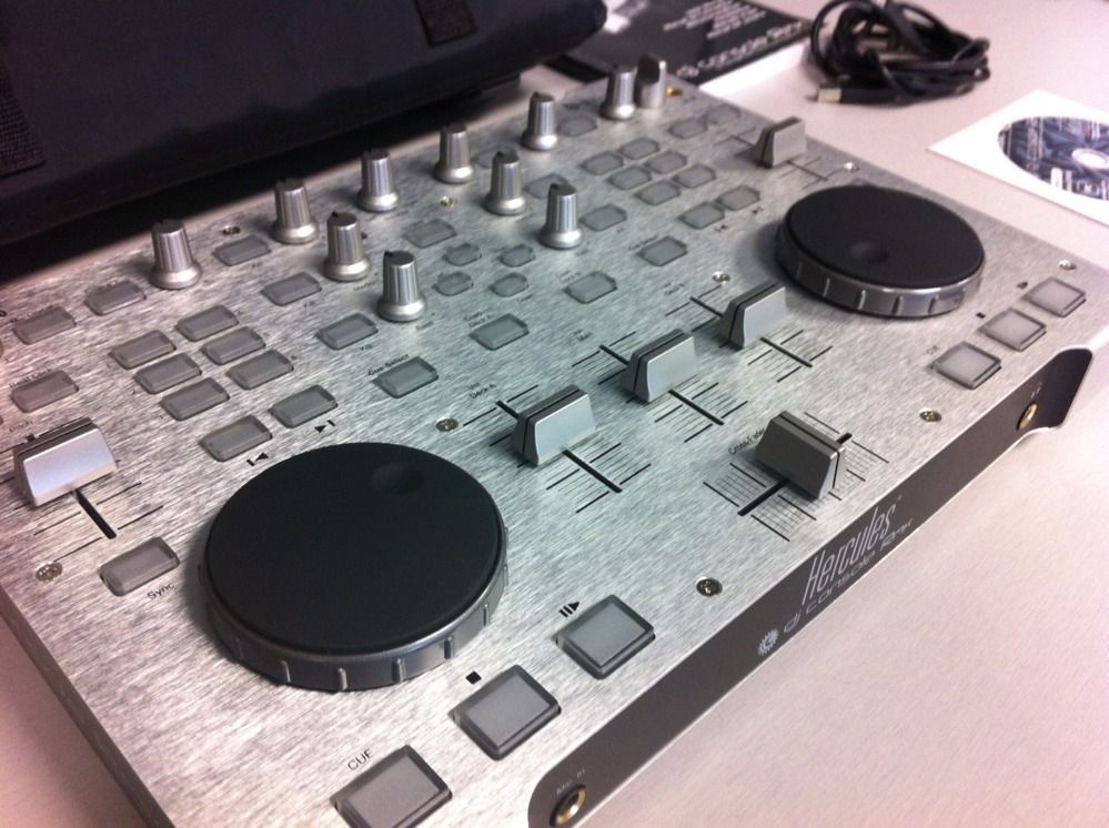  Hercules DJ Console RMX