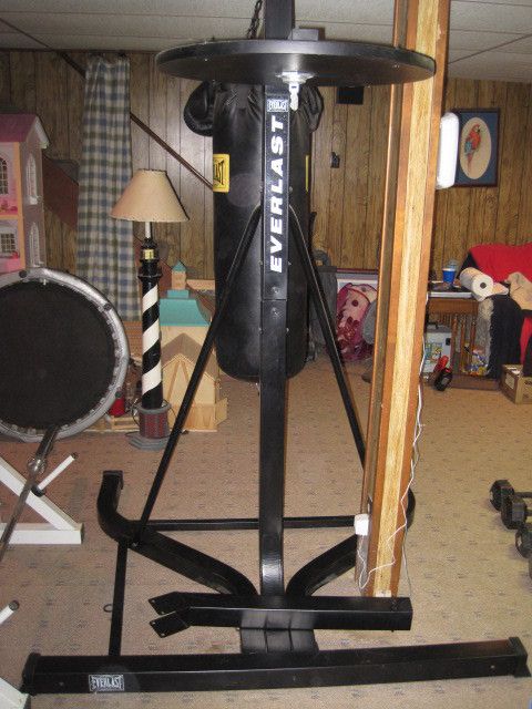 Everlast 3 Station Punching Bag Setup with Stand