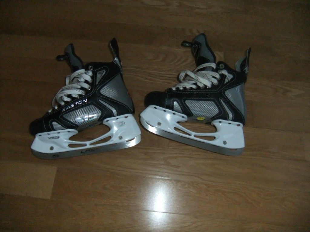 Easton S15 Skates Size 5 5D