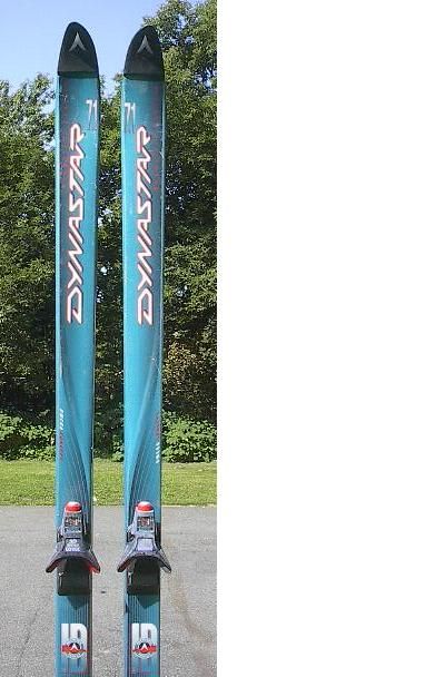  of alpine downhill skis. Measures 78 longall original. The skis