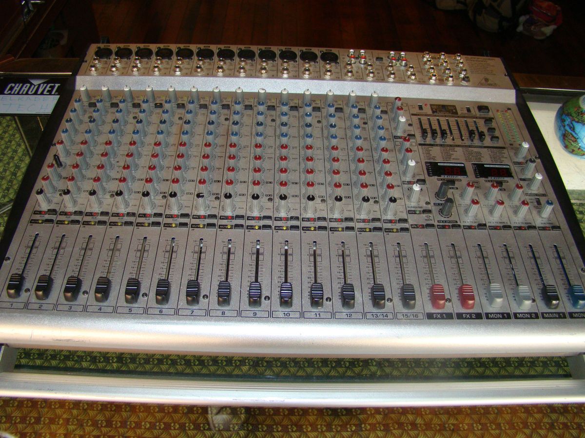 Behringer Europower PMH 5000 Powered Mixer 16 Channel *Needs Some Work