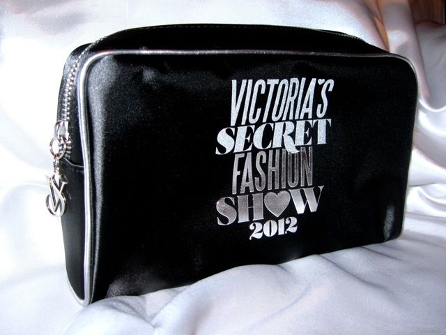  ♥ 2012 Fashion Show Travel Cosmetic Makeup Beauty Bag Case