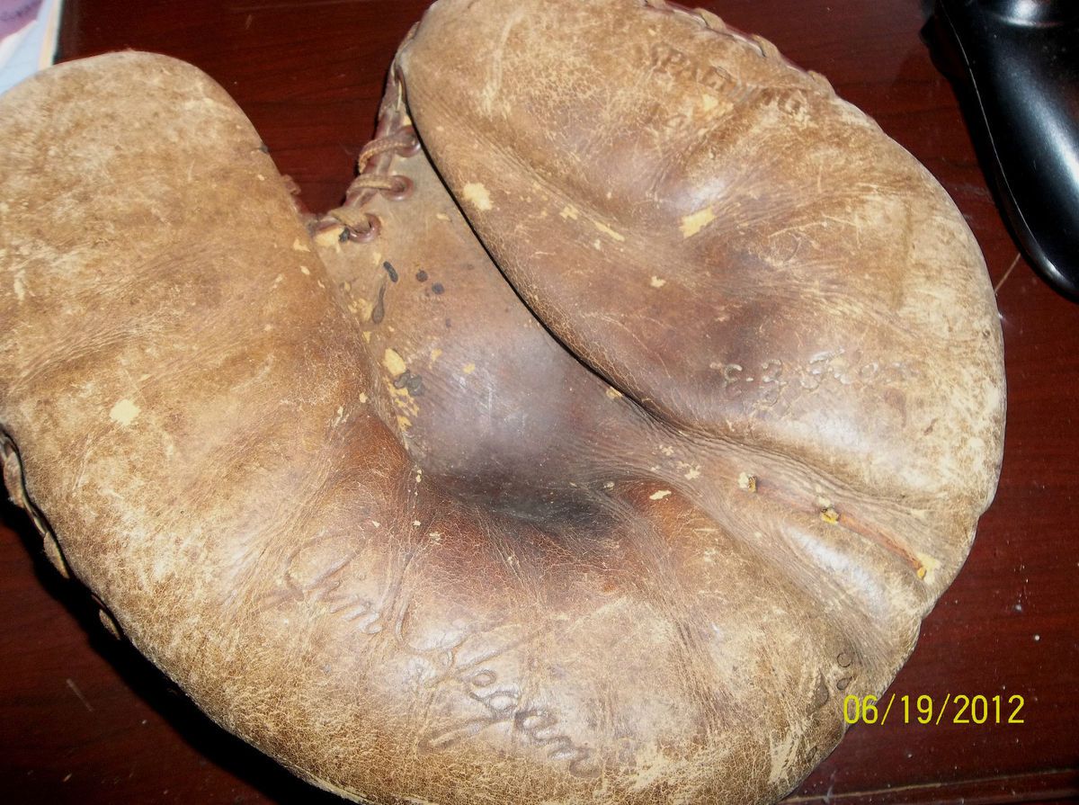 JIM HEGANS AUTOGRAPH SPALDING BASEBALL GLOVE PHILADELPHIA PHILLIES