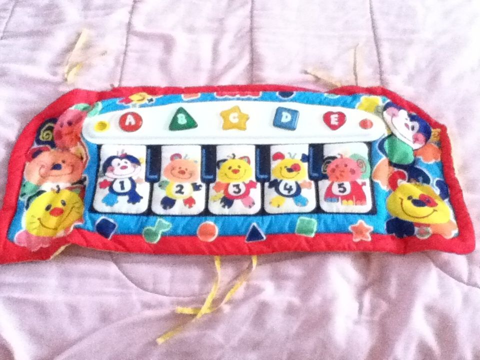  Fisher Price Baby Musical Crib